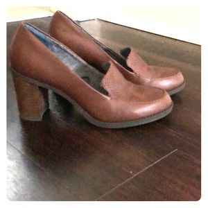 Dr. Scholl’s brown pumps